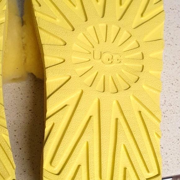 UGG slip on slippers - Picture 11 of 11